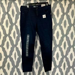 NWT Old Navy Dark Wash Skinny Jeans